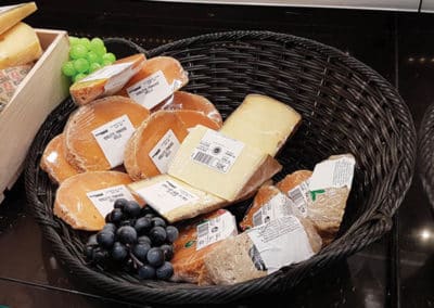 PROLINEA_FROMAGERIE_RAYON_CORBEILLE_NOIRE_PLASTIQUE